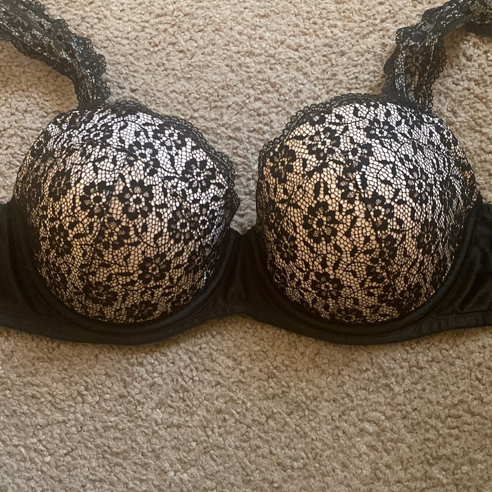 EUC Victoria Secret Black Lace Bra